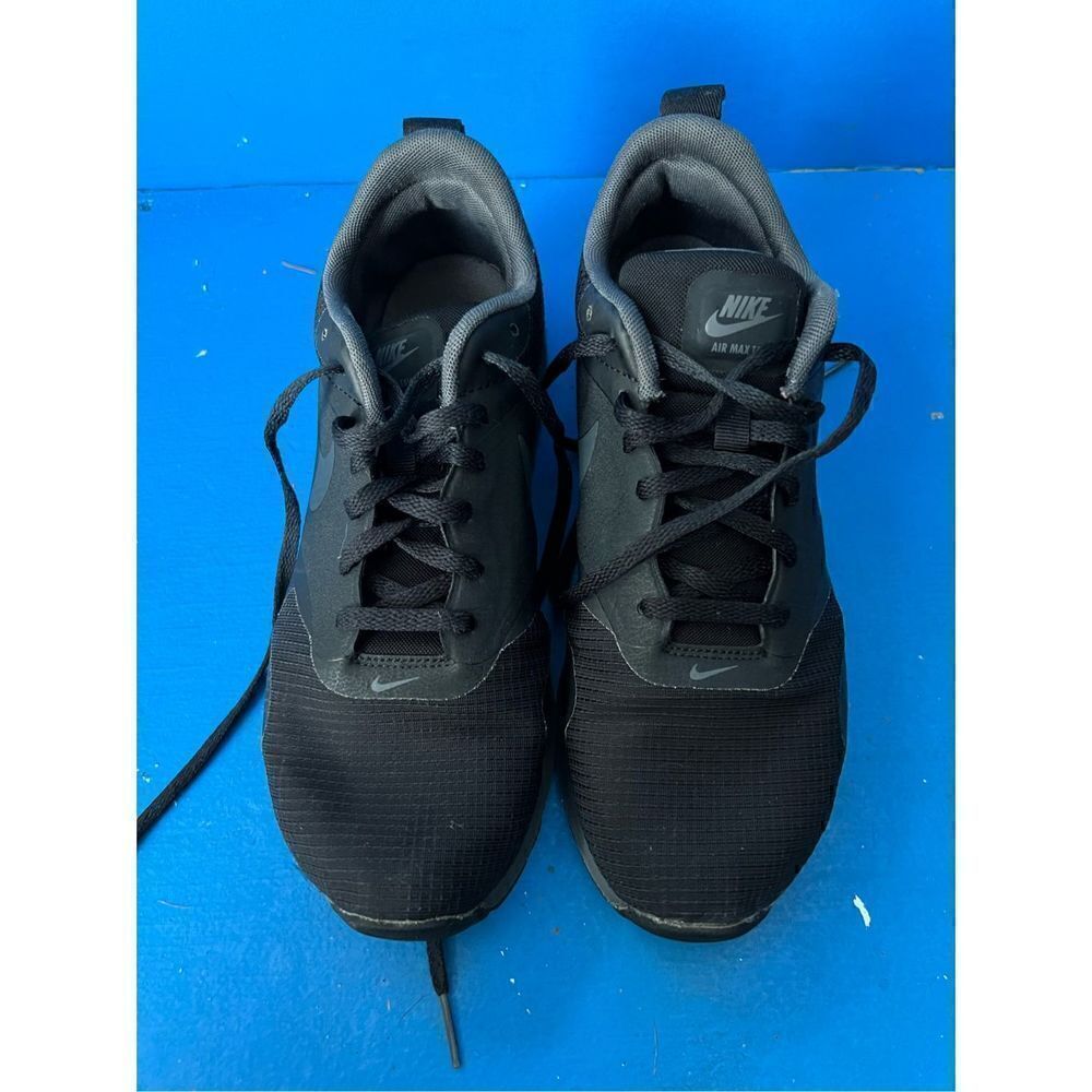Nike Air Max Tavas Mens Black Grey Running Shoes Sneakers 705149-010 Size 8